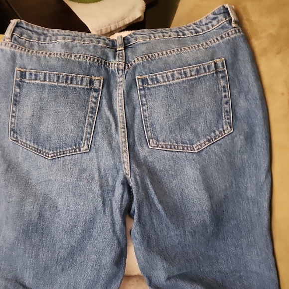 Vince Camuto Blue Distressed Jeans with Maroon Details-Size 14 - Picture 5 of 5